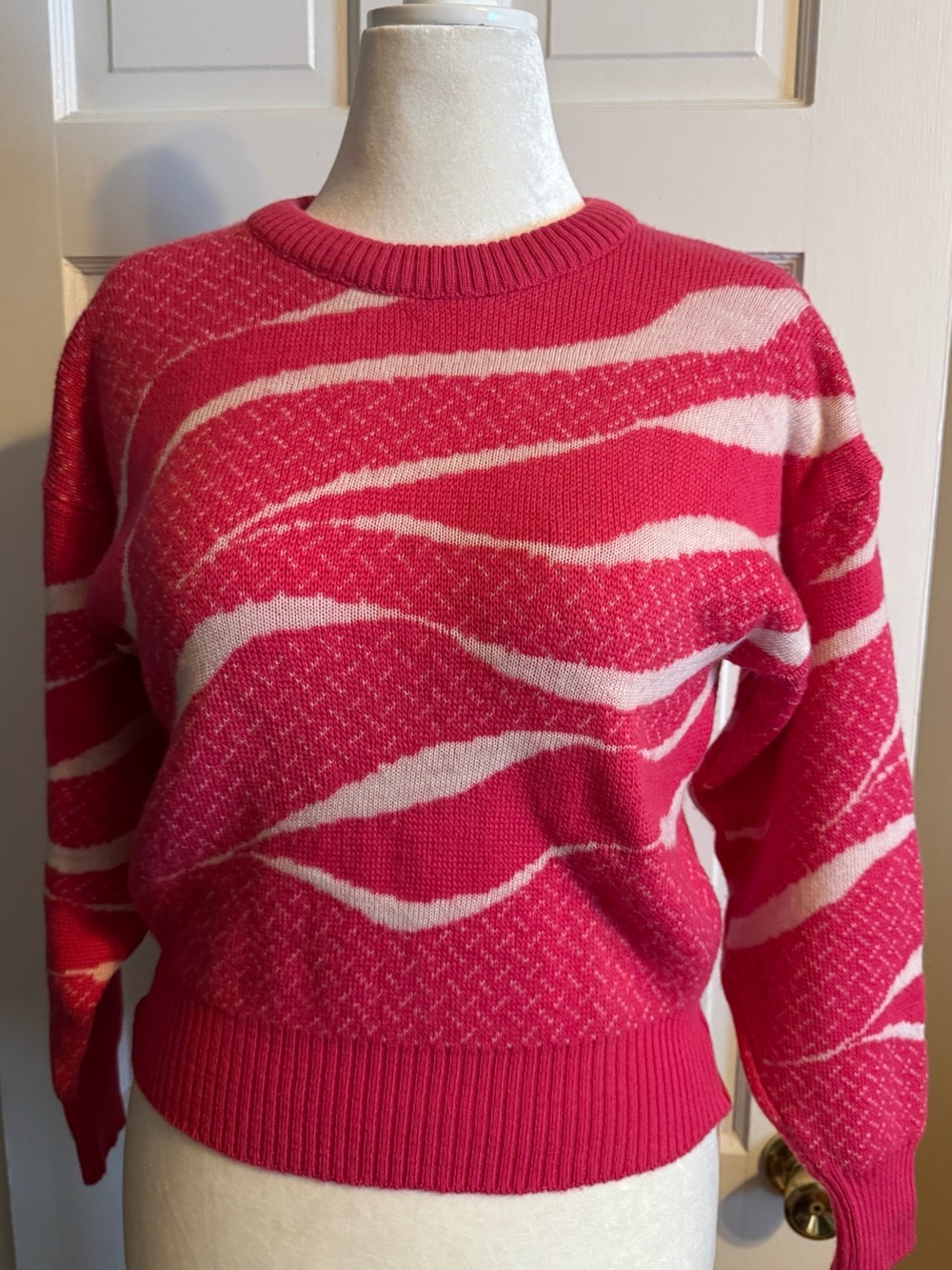 Demeter Hot Pink and White Ski slope Print pure virgin wool sweater medium Vtg